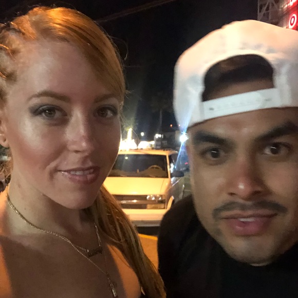 Meet your posher, Courtney - Picture 3 of 3